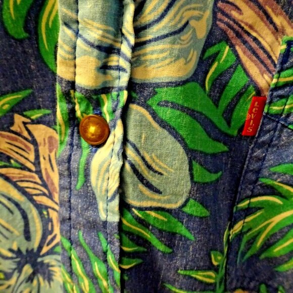Pre-Loved Levi's XL Men's 100% Cotton Casual Button Down Denim Tropical Shirt - Picture 7 of 7